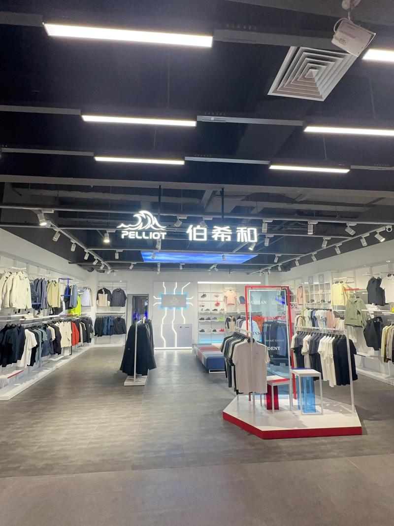 海口美兰区服装店:都市潮流风向标
